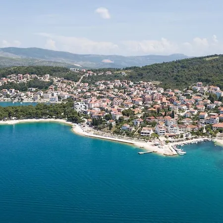 Apartment By The Sea Okrug Gornji, Ciovo - 6078 *